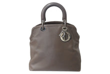 Load image into Gallery viewer, Christian Dior クリスチャンディオール ハンドバッグ ベージュ レザー 05-MA-0123 シルバー金具 美品 中古 4b002587