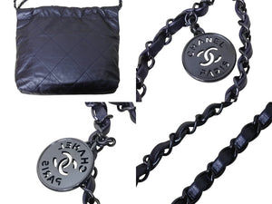 新品同様 CHANEL シャネル 22 ハンドバッグ ショルダーバッグ ネイビー メタリック カーフスキン ブラック金具 中古 4b002608