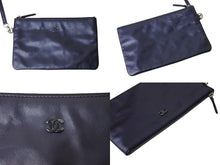 Load image into Gallery viewer, 新品同様 CHANEL シャネル 22 ハンドバッグ ショルダーバッグ ネイビー メタリック カーフスキン ブラック金具 中古 4b002608