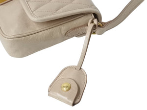 MIUMIU ミュウミュウ ショルダーバッグ ベージュ レザー ゴールド金具 チャーム付き ブランドロゴ刻印 236 美品 中古 4b002617