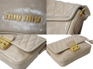 MIUMIU ミュウミュウ ショルダーバッグ ベージュ レザー ゴールド金具 チャーム付き ブランドロゴ刻印 236 美品 中古 4b002617