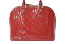 Load image into Gallery viewer, LOUIS VUITTON ルイヴィトン アルマPM ハンドバッグ M90096 モノグラム ヴェルニ レッド ゴールド金具 美品 中古 4b002636