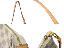 Load image into Gallery viewer, 極美品 LOUISVUITTON ルイヴィトン ポシェットアクセソワール 化粧 アクセサリーポーチ ダミエアズール ホワイト N41207 中古 4b002654