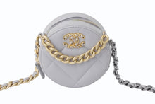 Load image into Gallery viewer, 極美品 CHANEL シャネル ショルダーバッグ シャネル19 ラウンド ホワイト ラムスキン 29番台 ゴールド、シルバー金具 29495568 中古 4b002656