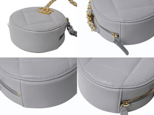 極美品 CHANEL シャネル ショルダーバッグ シャネル19 ラウンド ホワイト ラムスキン 29番台 ゴールド、シルバー金具 29495568 中古 4b002656