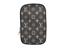 Load image into Gallery viewer, 極美品 LOUIS VUITTON ルイヴィトン モノグラム ミニ ウス ディジタル デジカメケース ポーチ M92066 グレー ネイビー 中古 4b002720