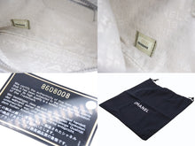 Load image into Gallery viewer, CHANEL シャネル アクセサリーポーチ カメリア ハンドバッグ ワンショルダーバッグ 8番台 シルバー ガンメタ金具 美品 中古 4b002723