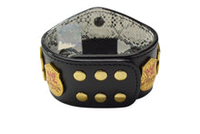 Load image into Gallery viewer, WWE ワールドレスリングエンターテインメント HEAVY WEIGHT CHAMPION ブレスレット チャンピオン プロレス オフィシャル 美品 中古 4b002738