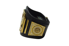 Load image into Gallery viewer, 新品未使用 WWE ワールドレスリングエンターテインメント HEAVY WEIGHT CHAMPION ブレスレット チャンピオン プロレス オフィシャル 中古 4b002740