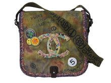 Load image into Gallery viewer, 極美品 CHANEL シャネル エンブロイダリー グラフィティ ショルダーバッグ A92789 ココマーク 21番台 カーキ 中古 4b002745