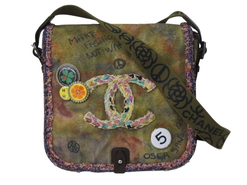 極美品 CHANEL シャネル エンブロイダリー グラフィティ ショルダーバッグ A92789 ココマーク 21番台 カーキ 中古 4b002745
