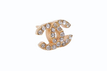 Load image into Gallery viewer, CHANEL シャネル ココマーク ピアス 重量約4.1g 01P刻印 ラインストーン メタル GP ゴールド クリア 両耳用 美品 中古 4b002791