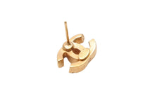 Load image into Gallery viewer, CHANEL シャネル ココマーク ピアス 重量約4.1g 01P刻印 ラインストーン メタル GP ゴールド クリア 両耳用 美品 中古 4b002791