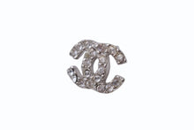 Load image into Gallery viewer, CHANEL シャネル ココマーク ピアス 重量約3.1g 05C刻印 ラインストーン メタル シルバー クリア 両耳用 美品 中古 4b002794