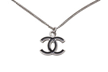 Load image into Gallery viewer, 極美品 CHANEL シャネル ココマーク ネックレス 重量約6.3g 07V刻印 全長約43cm メタル シルバー ブラック 中古 4b002798