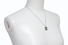 Load image into Gallery viewer, 極美品 CHANEL シャネル ココマーク ネックレス 重量約6.3g 07V刻印 全長約43cm メタル シルバー ブラック 中古 4b002798