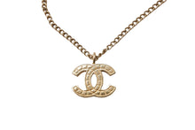 Load image into Gallery viewer, CHANEL シャネル ココマーク ネックレス 重量約6.4g 01A刻印 全長約41cm メタル GP ゴールド 美品 中古 4b002797