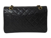 Load image into Gallery viewer, 極美品 CHANEL シャネル マトラッセ25 Wフラップ Wチェーンショルダーバッグ 4番台 ラムスキン ココマーク ブラック ゴールド金具 中古 4b002802