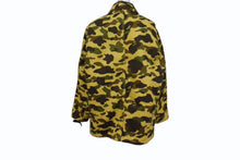 Load image into Gallery viewer, Carhartt カーハート アベイシングエイプ アクティブジャケット 06aw イエロー カモ柄コットン L ACE-04701 美品 中古 4b002805