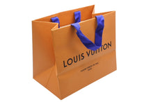 Load image into Gallery viewer, 新品未使用 LOUIS VUITTON ルイヴィトン モノグラム クーヴェルテュール パスポール 新作 パスケース M13424 村上隆 ブラウン 中古 4b002808