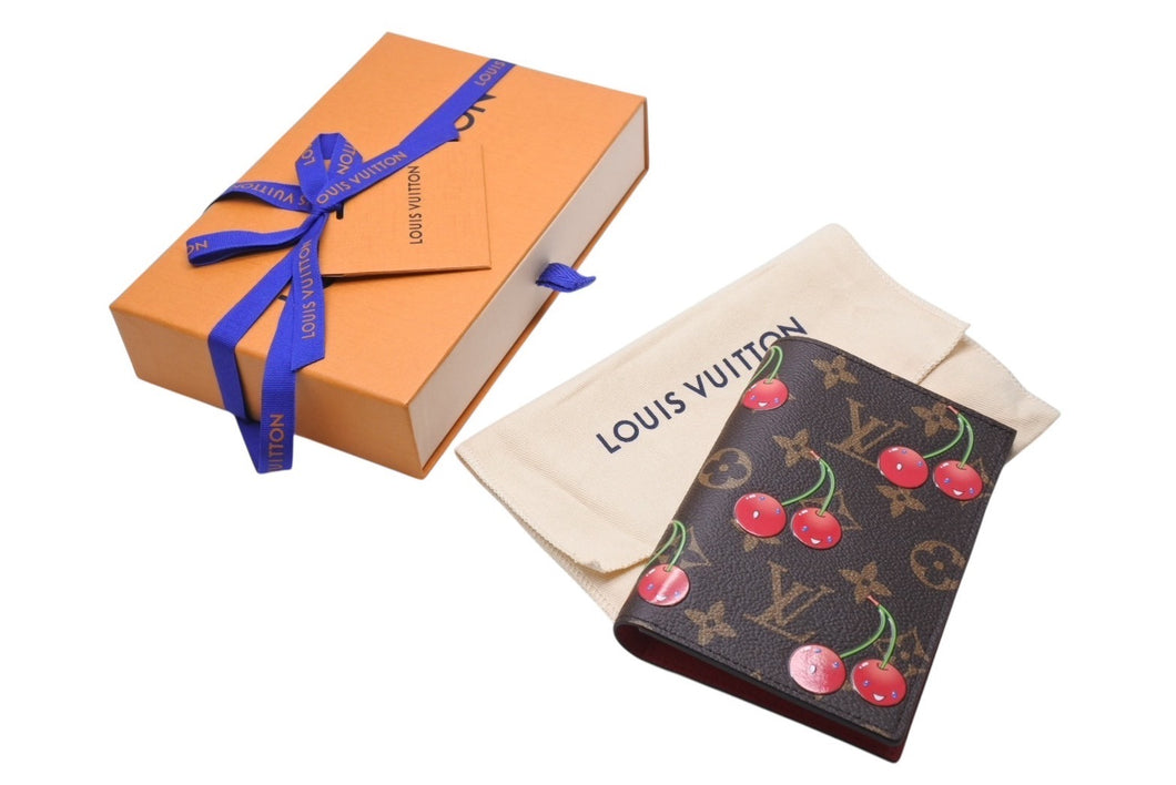 新品未使用 LOUIS VUITTON ルイヴィトン モノグラム クーヴェルテュール パスポール 新作 パスケース M13424 村上隆 ブラウン 中古 4b002808
