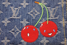 Load image into Gallery viewer, 新品未使用 LOUIS VUITTON ルイヴィトン モノグラム デニム ジッピー ウォレット チェリー 新作 M23161 村上隆 ブルー 中古 4b002810