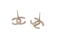 Load image into Gallery viewer, 極美品 CHANEL シャネル ココマーク 両耳 ピアス アクセサリー ドット柄 B15B刻印 1.2g GP ゴールド 中古 4b002818