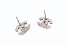Load image into Gallery viewer, 極美品 CHANEL シャネル ピアス ココマーク 両耳 09V刻印 メタル ラインストーン シルバー 0.8g 中古4b002822