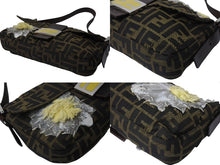 Load image into Gallery viewer, 極美品 FENDI フェンディ マンマバケット ワンショルダーバッグ 26424 ズッカ柄 フラワーモチーフ 刺繍 シルバー金具 中古 4b002837