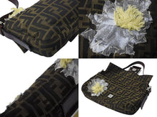 Load image into Gallery viewer, 極美品 FENDI フェンディ マンマバケット ワンショルダーバッグ 26424 ズッカ柄 フラワーモチーフ 刺繍 シルバー金具 中古 4b002837