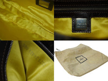 Load image into Gallery viewer, 極美品 FENDI フェンディ マンマバケット ワンショルダーバッグ 26424 ズッカ柄 フラワーモチーフ 刺繍 シルバー金具 中古 4b002837