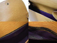 Load image into Gallery viewer, LOUIS VUITTON ルイヴィトン ミニ サンクルー ショルダーバッグ M52219 エピ レザー イエロー ゴールド金具 良品 中古 4b002842