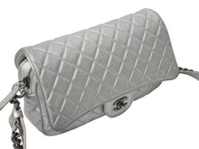 Load image into Gallery viewer, CHANEL シャネル ショルダーバッグ マトラッセ シルバー カーフスキン 21番台 アンティークシルバー金具 美品 中古 4b002849