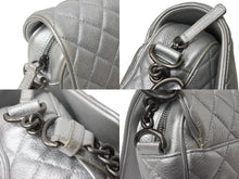 Load image into Gallery viewer, CHANEL シャネル ショルダーバッグ マトラッセ シルバー カーフスキン 21番台 アンティークシルバー金具 美品 中古 4b002849