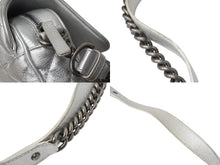Load image into Gallery viewer, CHANEL シャネル ショルダーバッグ マトラッセ シルバー カーフスキン 21番台 アンティークシルバー金具 美品 中古 4b002849