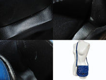 Load image into Gallery viewer, LOUIS VUITTON ルイヴィトン エピ ミニサンクルー ショルダーバッグ M52215 トレドブルー ゴールド金具 良品 中古 4b002876