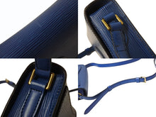Load image into Gallery viewer, LOUIS VUITTON ルイヴィトン エピ ミニサンクルー ショルダーバッグ M52215 トレドブルー ゴールド金具 良品 中古 4b002876