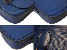 Load image into Gallery viewer, LOUIS VUITTON ルイヴィトン エピ ミニサンクルー ショルダーバッグ M52215 トレドブルー ゴールド金具 良品 中古 4b002876