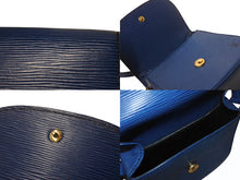 Load image into Gallery viewer, LOUIS VUITTON ルイヴィトン エピ ミニサンクルー ショルダーバッグ M52215 トレドブルー ゴールド金具 良品 中古 4b002876