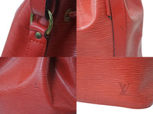 Load image into Gallery viewer, LOUIS VUITTON ルイヴィトン エピ ノエ 巾着ショルダーバッグ M44007 カスティリアンレッド レザー ゴールド金具 良品 中古 4b002881