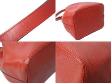 Load image into Gallery viewer, LOUIS VUITTON ルイヴィトン エピ ノエ 巾着ショルダーバッグ M44007 カスティリアンレッド レザー ゴールド金具 良品 中古 4b002881