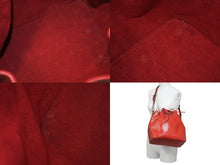 Load image into Gallery viewer, LOUIS VUITTON ルイヴィトン エピ ノエ 巾着ショルダーバッグ M44007 カスティリアンレッド レザー ゴールド金具 良品 中古 4b002881