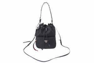 PRADA プラダ スタッズ 巾着 ショルダーバッグ 1BH038 イタリア製 ナイロン レザー ブラック レッド シルバー金具 美品 中古 4b002886