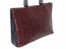 Load image into Gallery viewer, Givenchy ジバンシー 編みこみ ロゴ ハンドバッグ ゴートレザー プラスチック シルバー金具 手持ち 鞄 ブラック レッド 美品 中古 4b002902
