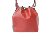 Load image into Gallery viewer, LOUIS VUITTON ルイヴィトン エピ ノエ 巾着ショルダーバッグ M44007 カスティリアンレッド レザー ゴールド金具 美品 中古 4b002903