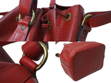 Load image into Gallery viewer, LOUIS VUITTON ルイヴィトン エピ ノエ 巾着ショルダーバッグ M44007 カスティリアンレッド レザー ゴールド金具 美品 中古 4b002903