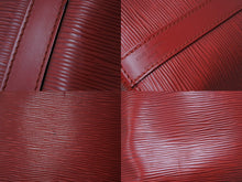 Load image into Gallery viewer, LOUIS VUITTON ルイヴィトン エピ ノエ 巾着ショルダーバッグ M44007 カスティリアンレッド レザー ゴールド金具 美品 中古 4b002903