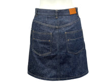 Load image into Gallery viewer, 新品同様 HERMES エルメス 20SS コットン デニムスカート セリエボタン 06-7308 ネイビー サイズ34 中古 4b002936