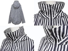 Load image into Gallery viewer, 新品同様品 CHANEL シャネル ストライプ 24年 アノラック メンズ ココマーク ジャケット P76215 サイズ36 ブラック ホワイト 中古 4b002941