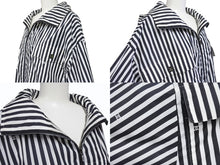 Load image into Gallery viewer, 新品同様品 CHANEL シャネル ストライプ 24年 アノラック メンズ ココマーク ジャケット P76215 サイズ36 ブラック ホワイト 中古 4b002941
